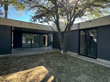 Casa en  Venta 3 Dormitorios 3 Baños en Housing