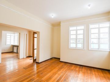 Renta casa comercial 295m2 Mariscal Foch 2 Pisos