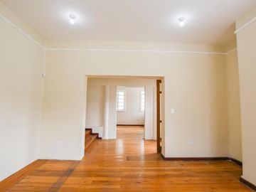 Renta casa comercial 295m2 Mariscal Foch 2 Pisos