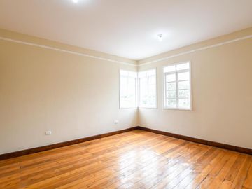 Renta casa comercial 295m2 Mariscal Foch 2 Pisos