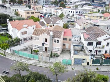 Renta casa comercial 295m2 Mariscal Foch 2 Pisos