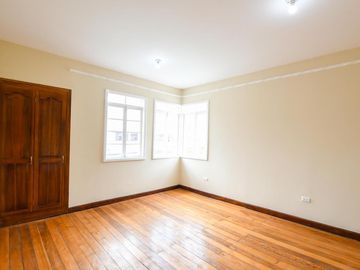 Renta casa comercial 295m2 Mariscal Foch 2 Pisos