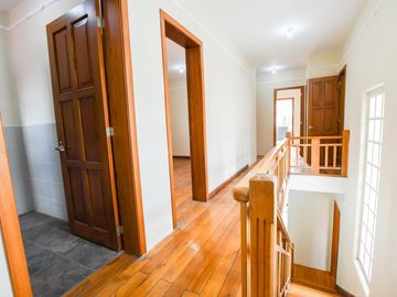 Renta casa comercial 295m2 Mariscal Foch 2 Pisos