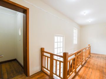 Renta casa comercial 295m2 Mariscal Foch 2 Pisos