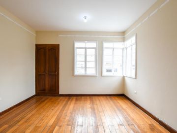 Renta casa comercial 295m2 Mariscal Foch 2 Pisos