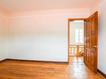 Renta casa comercial 295m2 Mariscal Foch 2 Pisos