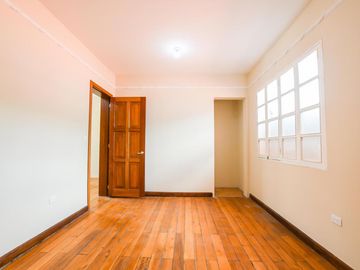 Renta casa comercial 295m2 Mariscal Foch 2 Pisos