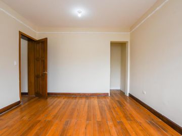 Renta casa comercial 295m2 Mariscal Foch 2 Pisos