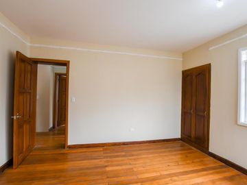 Renta casa comercial 295m2 Mariscal Foch 2 Pisos