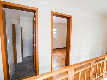 Renta casa comercial 295m2 Mariscal Foch 2 Pisos