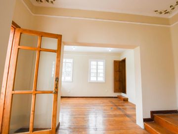 Renta casa comercial 295m2 Mariscal Foch 2 Pisos