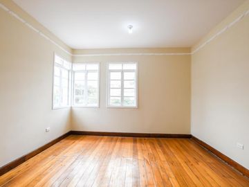 Renta casa comercial 295m2 Mariscal Foch 2 Pisos