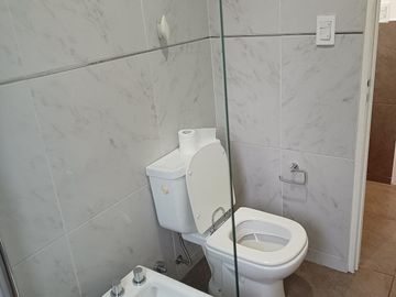Excelente casa en Temperley 4 dormitorios cochera y piscina!!