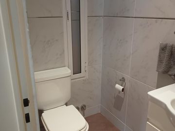 Excelente casa en Temperley 4 dormitorios cochera y piscina!!