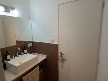 Excelente casa en Temperley 4 dormitorios cochera y piscina!!
