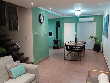 Excelente casa en Temperley 4 dormitorios cochera y piscina!!