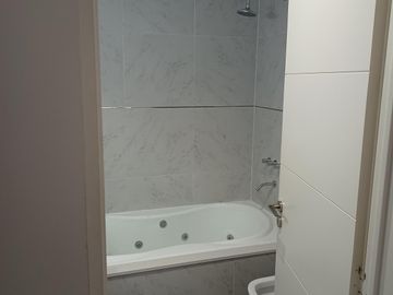Excelente casa en Temperley 4 dormitorios cochera y piscina!!
