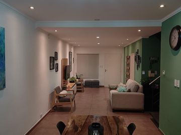 Excelente casa en Temperley 4 dormitorios cochera y piscina!!