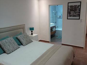 Excelente casa en Temperley 4 dormitorios cochera y piscina!!