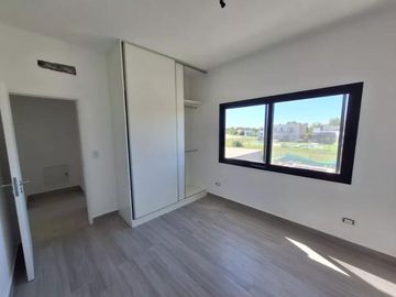 VENTA Casa Pilar Del Este Santa Elisa-Losa Radiante-ESCRITORIO-Moderna-Pileta-Estrenar-FEB 26