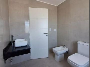 VENTA Casa Pilar Del Este Santa Elisa-Losa Radiante-ESCRITORIO-Moderna-Pileta-Estrenar-FEB 26