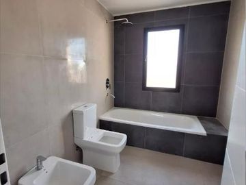 VENTA Casa Pilar Del Este Santa Elisa-Losa Radiante-ESCRITORIO-Moderna-Pileta-Estrenar-FEB 26