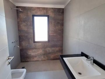 VENTA Casa Pilar Del Este Santa Elisa-Losa Radiante-ESCRITORIO-Moderna-Pileta-Estrenar-FEB 26