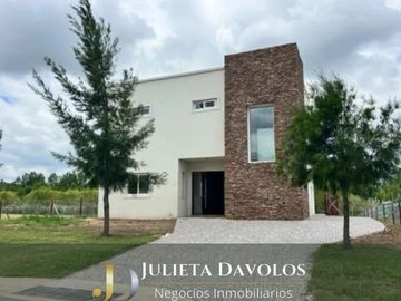 Casa en  Venta Aguas Privadas Barrio Naudir