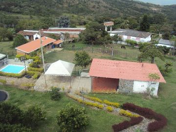 Casa Campestre De Lujo En Dapa Con Vista A Cali Y Venta A Puerta Cerrada