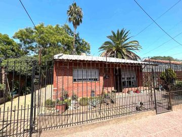 Casa 3 ambs. con cochera. Parque. NUEVO VALOR!!!!!