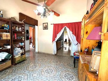 Casa 3 ambs. con cochera. Parque. NUEVO VALOR!!!!!