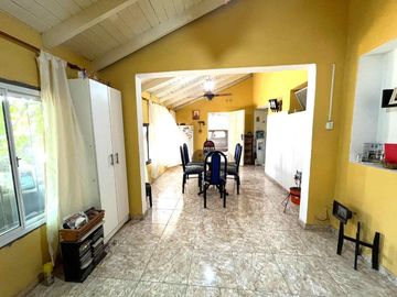 Casa 3 ambs. con cochera. Parque. NUEVO VALOR!!!!!