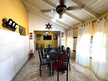 Casa 3 ambs. con cochera. Parque. NUEVO VALOR!!!!!
