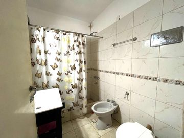 Casa 3 ambs. con cochera. Parque. NUEVO VALOR!!!!!