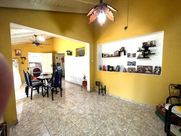 Casa 3 ambs. con cochera. Parque. NUEVO VALOR!!!!!