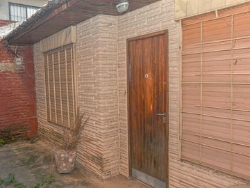 Venta 2 Casas con Local Oportunidad en Avellaneda