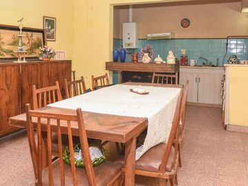 Venta 2 Casas con Local Oportunidad en Avellaneda