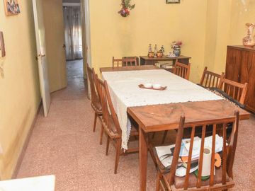 Venta 2 Casas con Local Oportunidad en Avellaneda
