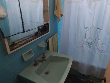 Venta 2 Casas con Local Oportunidad en Avellaneda