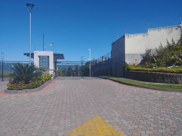 Valle de los Chillos,San Rafael Terreno 670 m2 Urb.Navarra II