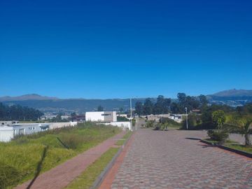 Valle de los Chillos,San Rafael Terreno 670 m2 Urb.Navarra II