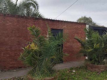 CASA TRES AMBIENTES VENTA LONGCHAMPS  CON PARQUE