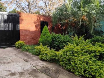 CASA TRES AMBIENTES VENTA LONGCHAMPS  CON PARQUE