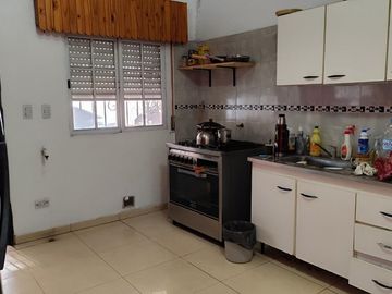 CASA TRES AMBIENTES VENTA LONGCHAMPS  CON PARQUE