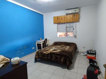CASA TRES AMBIENTES VENTA LONGCHAMPS  CON PARQUE