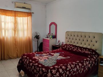 CASA TRES AMBIENTES VENTA LONGCHAMPS  CON PARQUE
