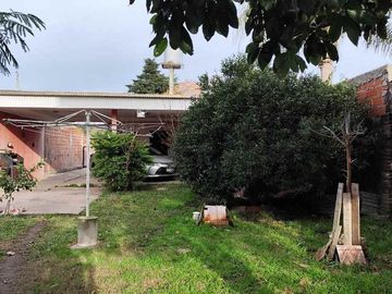 CASA TRES AMBIENTES VENTA LONGCHAMPS  CON PARQUE