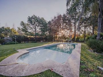 VENTA CASA 5 AMBIENTES-PILAR-PERMUTA
