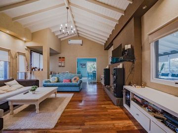 VENTA CASA 5 AMBIENTES-PILAR-PERMUTA