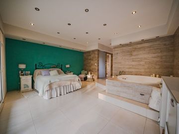 VENTA CASA 5 AMBIENTES-PILAR-PERMUTA